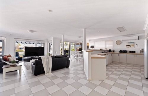 Halls Head Casa | Cambria Whole House Private Jetty -Family & Pet Friendly