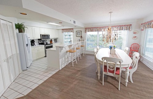 Litchfield by the Sea Casa | Cambridge 301 OV 3BR 3BA Kitchen Balcony