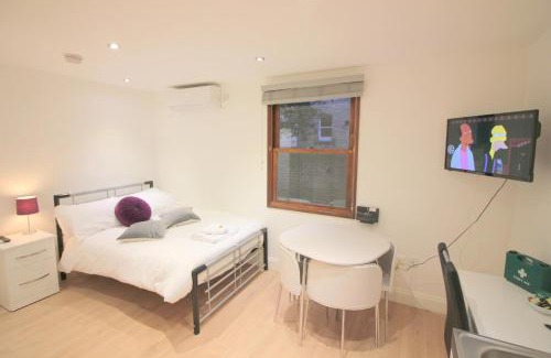 Mill Road Hotel | Cambridge Charm Modern Ensuite Rooms by Luxiety Stays