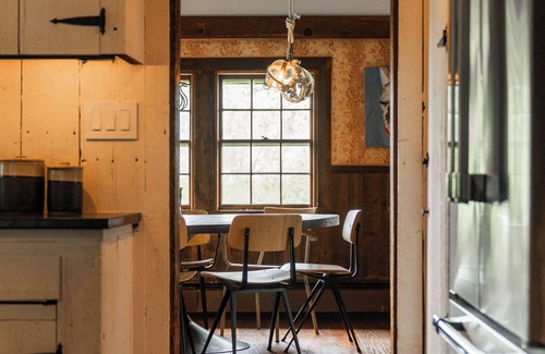 Town of Copake Casa | Cambridge Hill Farmhouse Swimming pond, Sauna, & Artist Studio