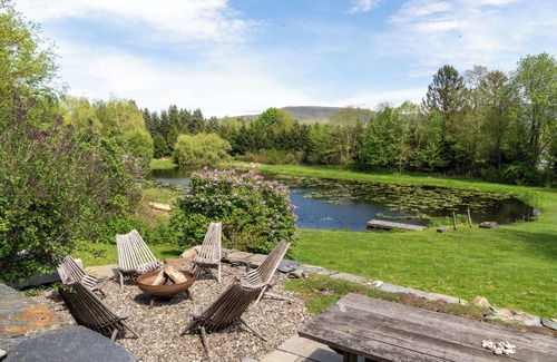 Town of Copake Casa | Cambridge Hill Farmhouse Swimming pond, Sauna, & Artist Studio