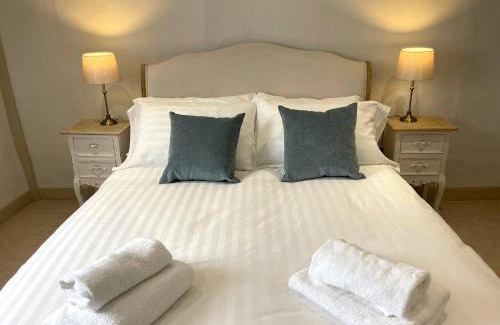 Buckden Casa | Cambridge Homehost - Elegant Oak Beamed House In Pretty Village