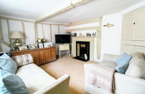 Buckden Casa | Cambridge Homehost - Elegant Oak Beamed House In Pretty Village