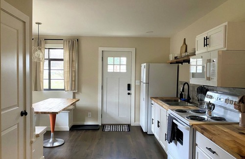 Cambridge Springs Cabaña | Cambridge Springs Cottage Retreat by French Creek