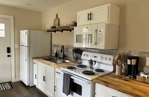 Cambridge Springs Cabaña | Cambridge Springs Cottage Retreat by French Creek