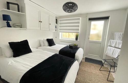 Cambridge Casa | Cambridge Stay Cozy home with Wi-Fi, Parking Perfect for 2