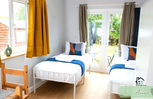 Girton Casa | Cambridge Stays - Spacious 4 Bedroom Home w/ annex
