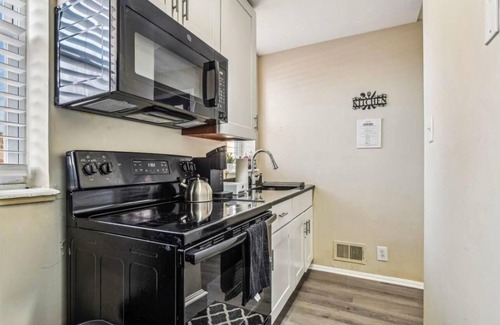 Downtown Baltimore Casa | Camden's Little Charm-Walking Distance Stadium & Convention, University of MD