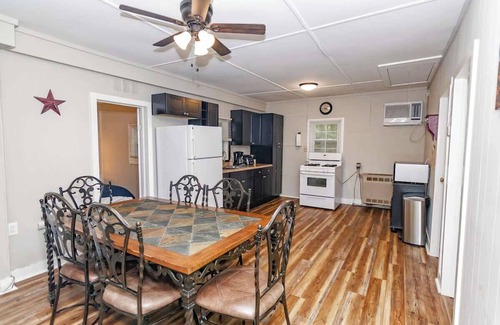Tannersville Casa | Camelback cottage - On One Acre and Pet Friendly
