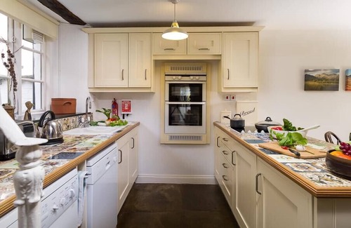 Crook Cabaña | Camellia Cottage