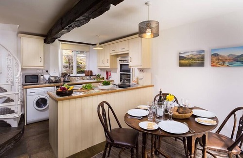 Crook Cabaña | Camellia Cottage