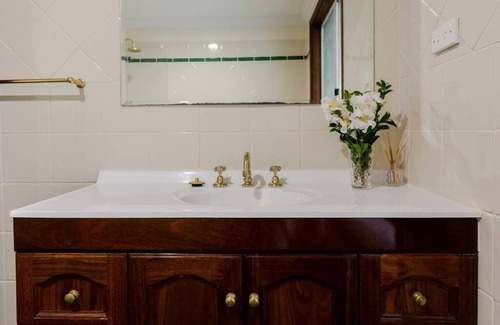 Margaret River Casa | Camellia Cottage - Rustic Character Home 10 Minute Walk to the Centre of Margs!