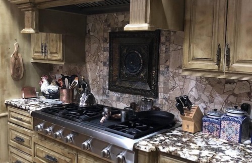 Hattiesburg Casa | Camellia Hills Estate, un delicioso sabor del viejo sur.