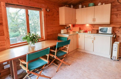 Ebford Cabaña | CAMELLIAS AT MAGNOLIA LAKE, character holiday cottage in Dawlish