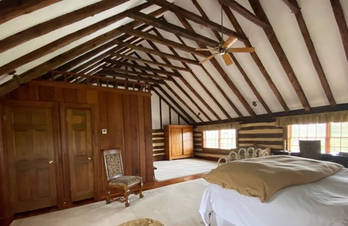 Flint Hill Casa | El Camelot en Windsor Lodge, LLC