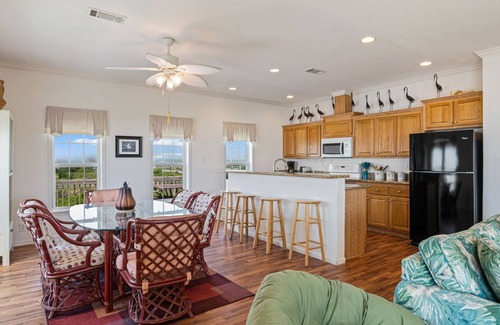Port Bolivar Casa | Camelot - Huge fenced Beachfront Lot! 2 bedroom, budget friendly!