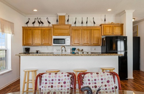 Port Bolivar Casa | Camelot - Huge fenced Beachfront Lot! 2 bedroom, budget friendly!