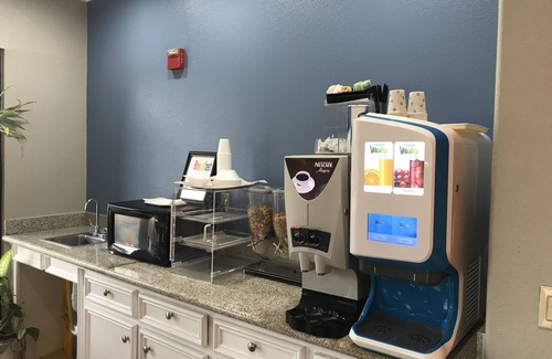 Houston Hotel | Camelot Inn & Suites Veterans Memorial NW Houston