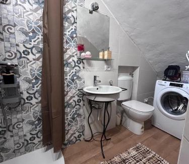 Castellero Apartamento | Camera Glicine - spese escluse