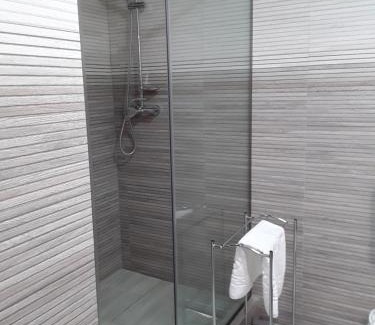 Mahmudia Casa | Camere de inchiriat Central La Calciu