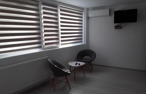 Mahmudia Casa | Camere de inchiriat Central La Calciu