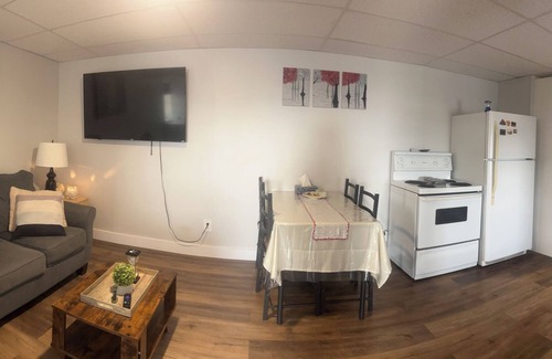 Shoal Harbour Apartamento | Camia Inn- Newly Renovated Basement