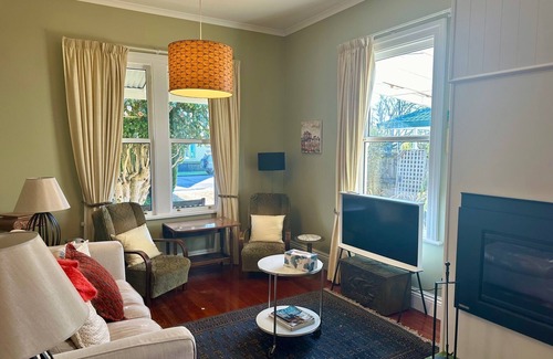 Martinborough Cabaña | Camilla Cottage - 2 bedrooms close to the square
