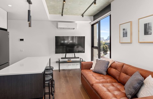 Cremorne Apartamento | Camillea - One-bedroom fifth-floor residence with MCG and city views.