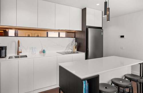 Cremorne Apartamento | Camillea - One-bedroom fifth-floor residence with MCG and city views.