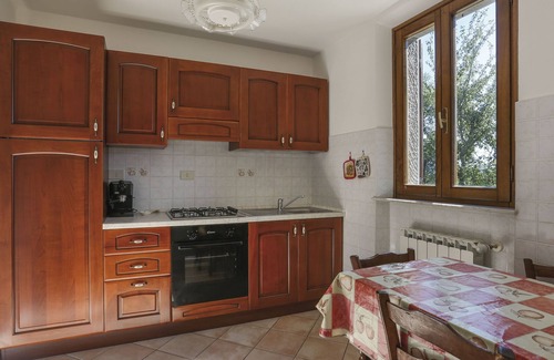 Villa Collemandina Apartamento | Caminetto (CNG177) by Interhome