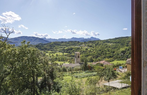 Villa Collemandina Apartamento | Caminetto (CNG177) by Interhome