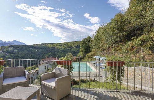 Villa Collemandina Apartamento | Caminetto (CNG177) by Interhome