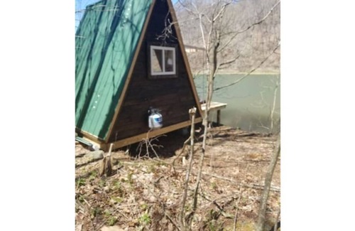 Todd Alquiler De RV | Camp Bigfun: Waterfront Tiny Cabin A-frame Solar Power Off Grid