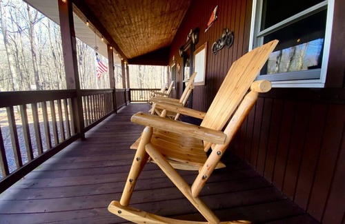 Mill Run Apartamento | Cozy winter Getaway, See the Stars in the New Hot Tub & Beautiful Firepit