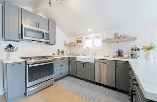 Northeast Carmel Casa | Camp Carmel Chic Coastal Retreat Near Downtown Carmel By the Sea 30-Night Stay