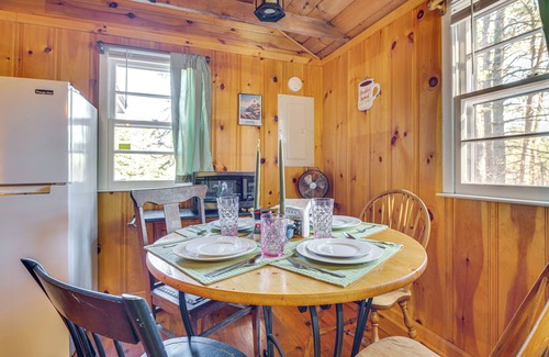 Waterboro Cabina | 'Camp Crescendo' Rustic Waterboro Cabin By Lake