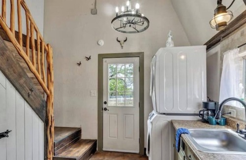 Smithwick Casa | Camp Hickory - Pet friendly Cabin with hot tub