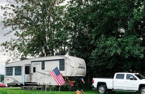Lynden Alquiler De RV | Camp in The Country From the Comforts of Your RV