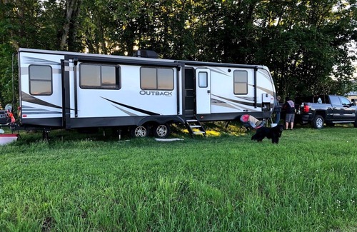 Lynden Alquiler De RV | Camp in The Country From the Comforts of Your RV
