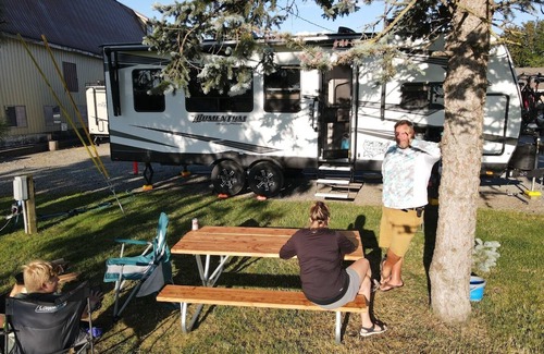 Lynden Alquiler De RV | Camp in The Country From the Comforts of Your RV