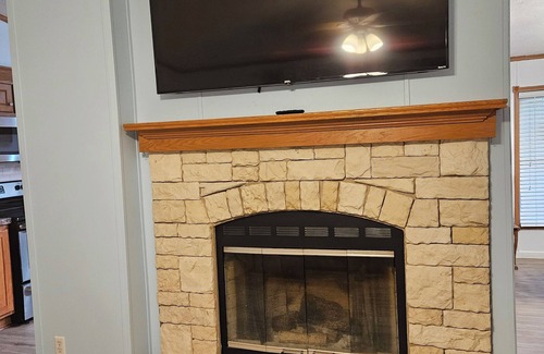 Caldwell Casa | Camp Joy - Cade Lake Front - Caldwell, TX Near Lake Somerville, College Station