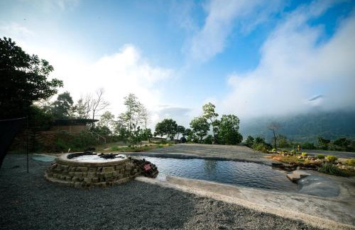 Bukit Tinggi Otro | Camp Lù Yīng