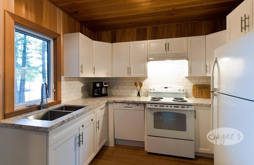 Bala Cabaña | Camp Meda on Meda Island on Lake Muskoka! Complete Privacy! Sauna!