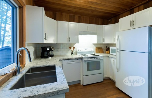 Bala Cabaña | Camp Meda on Meda Island on Lake Muskoka! Complete Privacy! Sauna!