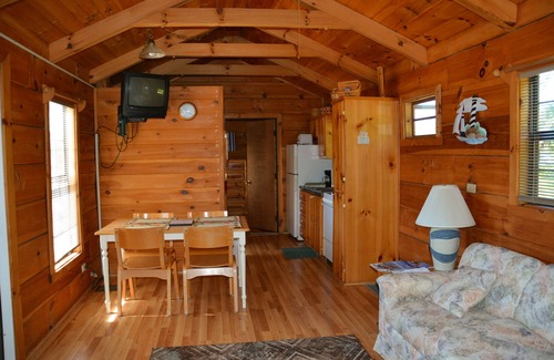Fedhaven Cabina | Camp Mack Lodge, Marina & RV Resort