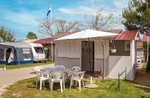 Baska Otro | Camp Mali bungalow
