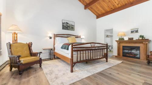 Springville Casa | Camp Nelson Lodge Room 6