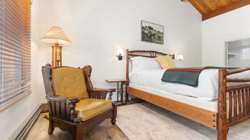 Springville Casa | Camp Nelson Lodge Room 6