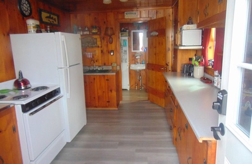 Fletchers Landing Cabina | Camp on Lake Close to Acadia National Park