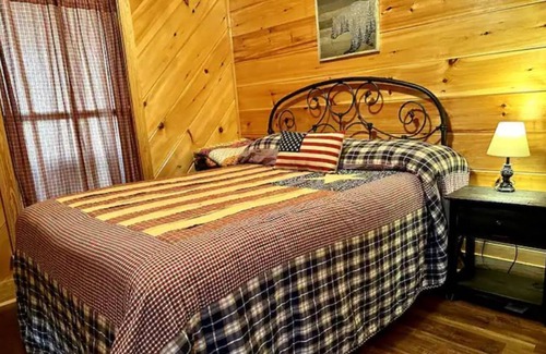 Waterloo Cabina | Camp Paradise on Pickwick Lake